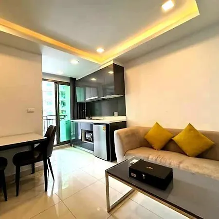 Modern 1-bedroom With Pool View Arcadia Continental