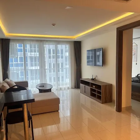 Grand Avenue 1br 6th Floor Pool View Smart Tv Wifi Apartment
