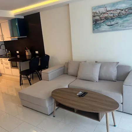 Grand Avenue 1br 6th Floor Pool View Smart Tv Wifi Apartment *