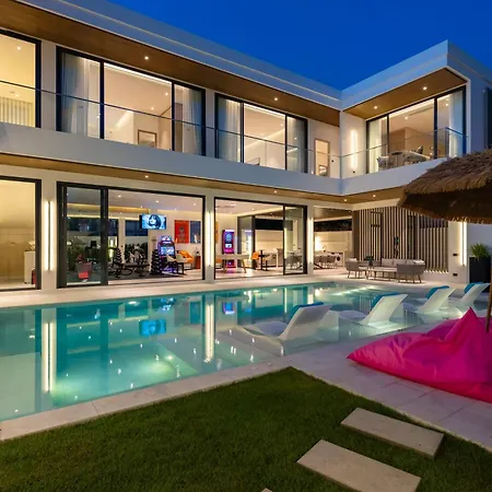 Villa Brand New Pool 8br Sauna Pool Table Fitness Ev Charger Pattaya