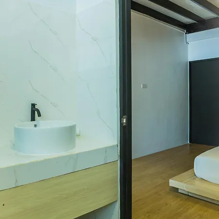 Saga Pool House *