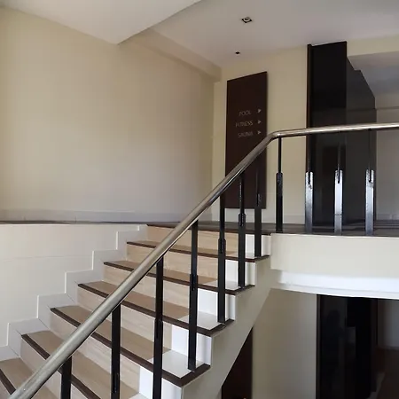 April Hotel 3*