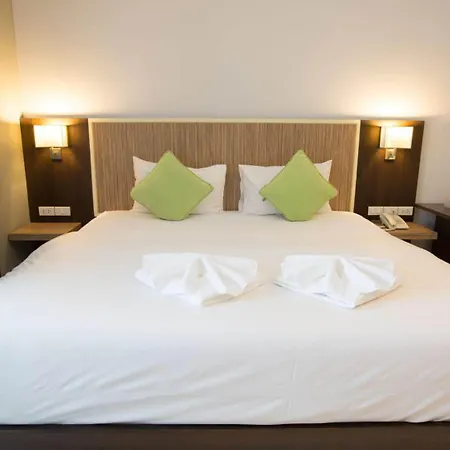 April Hotel 3*