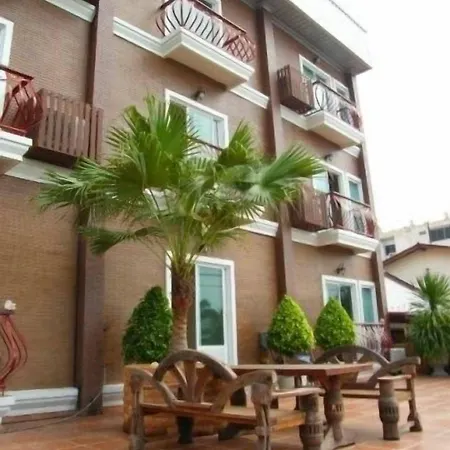 The Red Balcony Inn Pattaya