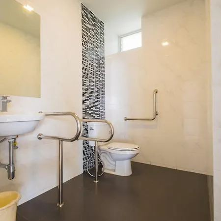 โรงแรม Innara