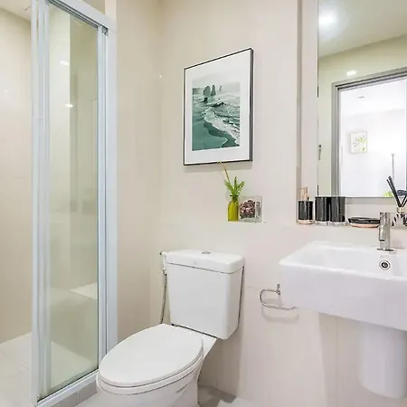 Apartment Great Location, Walk To The And Pool *