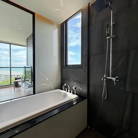 Luxury 2 Bed Sea View - Excellent Location *