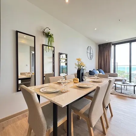 อพาร์ทเม้น Luxury 2 Bed Sea View - Excellent Location *