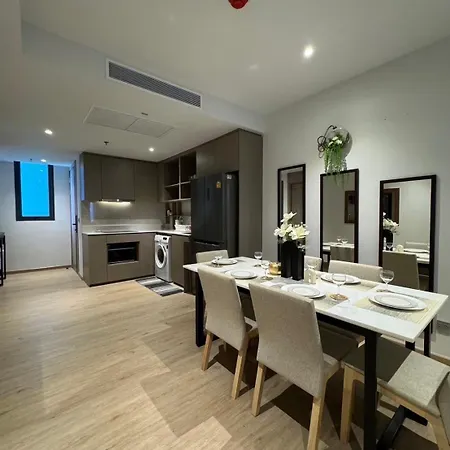 อพาร์ทเม้น Luxury 2 Bed Sea View - Excellent Location *