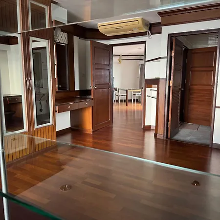 Park Apartment *