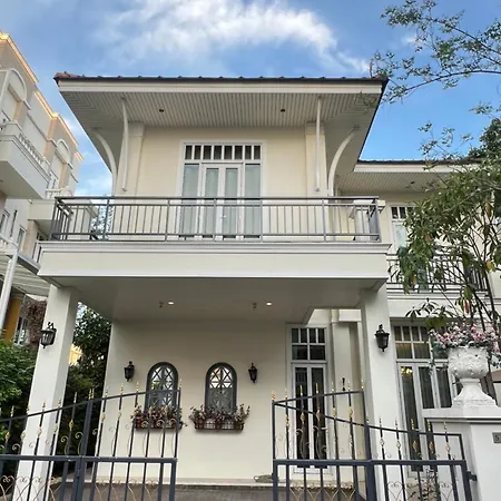 Villa 市中心四卧三卫别墅230个平方 *