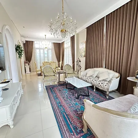 市中心四卧三卫别墅230个平方 Villa *