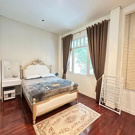 Villa 市中心四卧三卫别墅230个平方 *