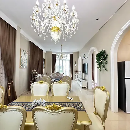 市中心四卧三卫别墅230个平方 Villa *