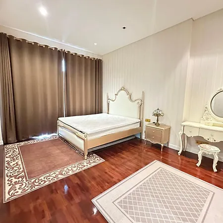 Villa 市中心四卧三卫别墅230个平方 *