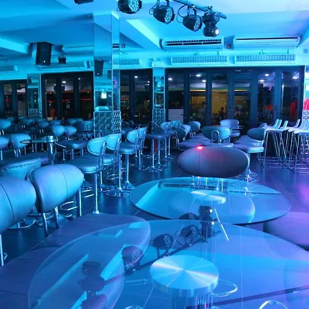 Le Cafe Royale