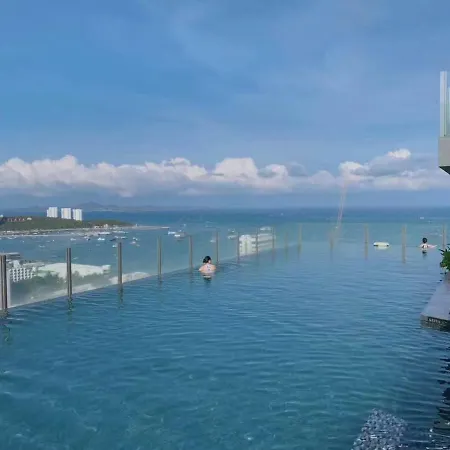 Apartment The Base Pattaya: Infinity Pool Near Walking Street *