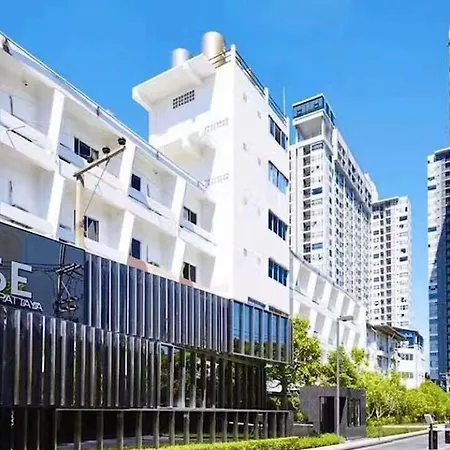 Apartment The Base Pattaya: Infinity Pool Near Walking Street *