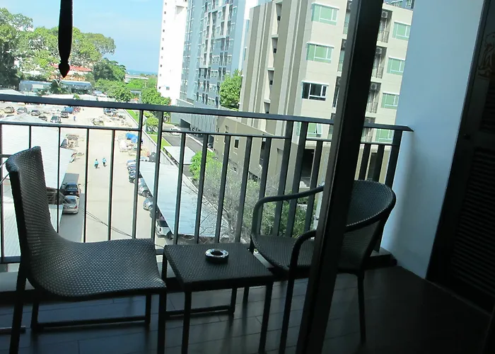 March Hotel