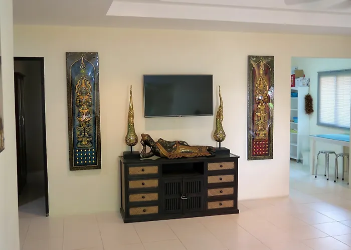 Baan Kanittha - 4 Bedrooms Garden Villa