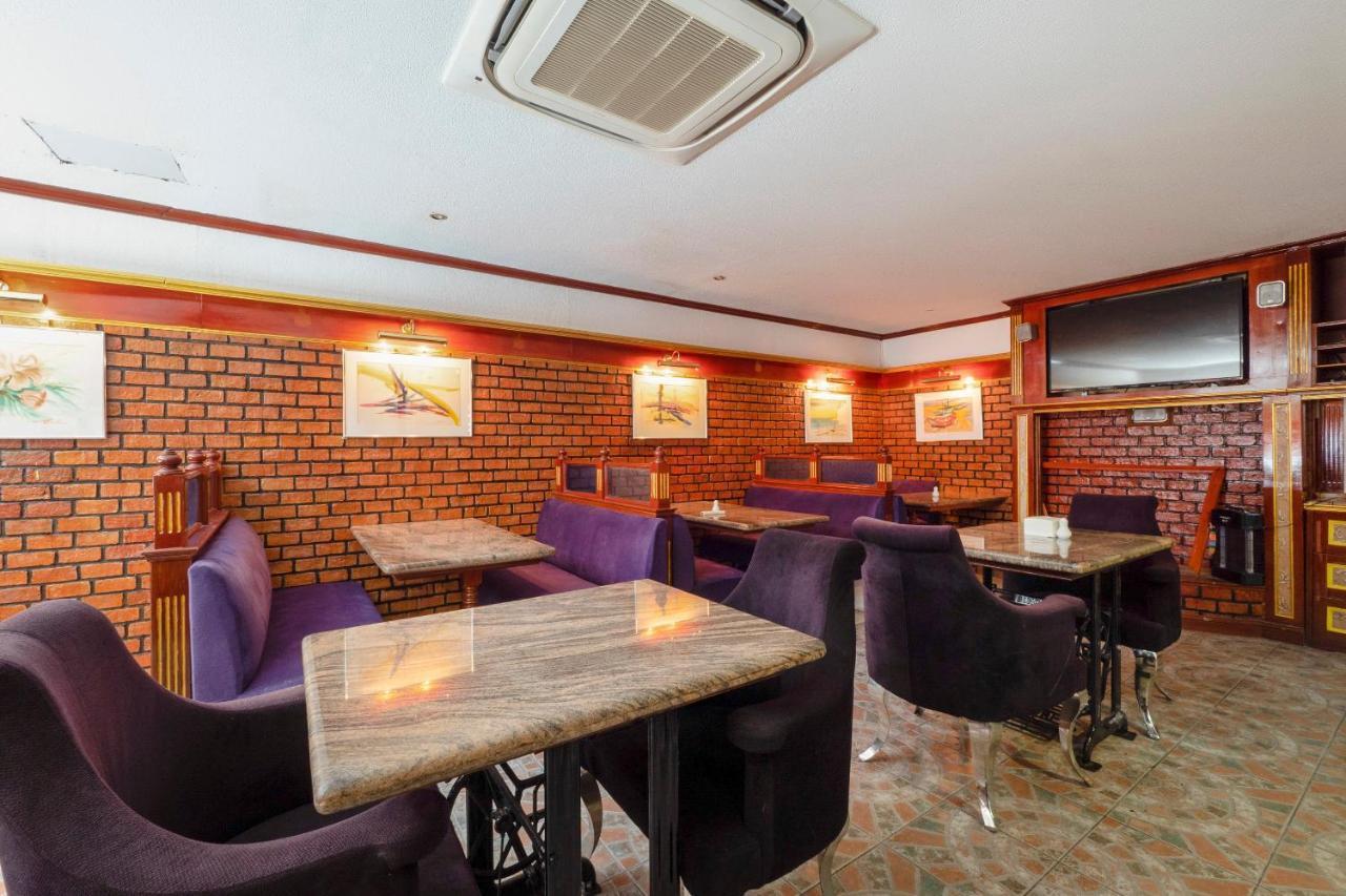 Oyo 75328 Punjabi Junction