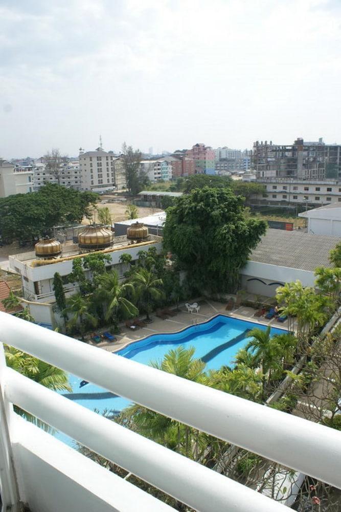 Royal Twins Palace 4*