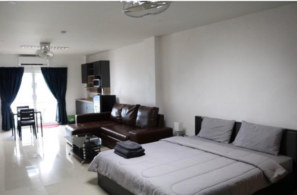 Guest house The Spot Bar & Gallery Pattaya