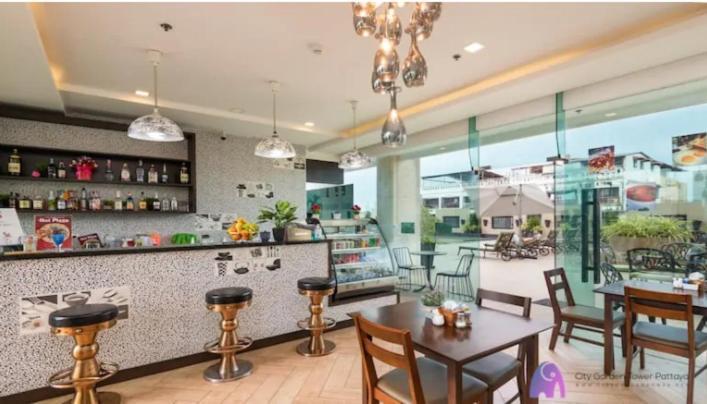 City Garden Tower Luxurious Condominium In The Center Of Pattaya