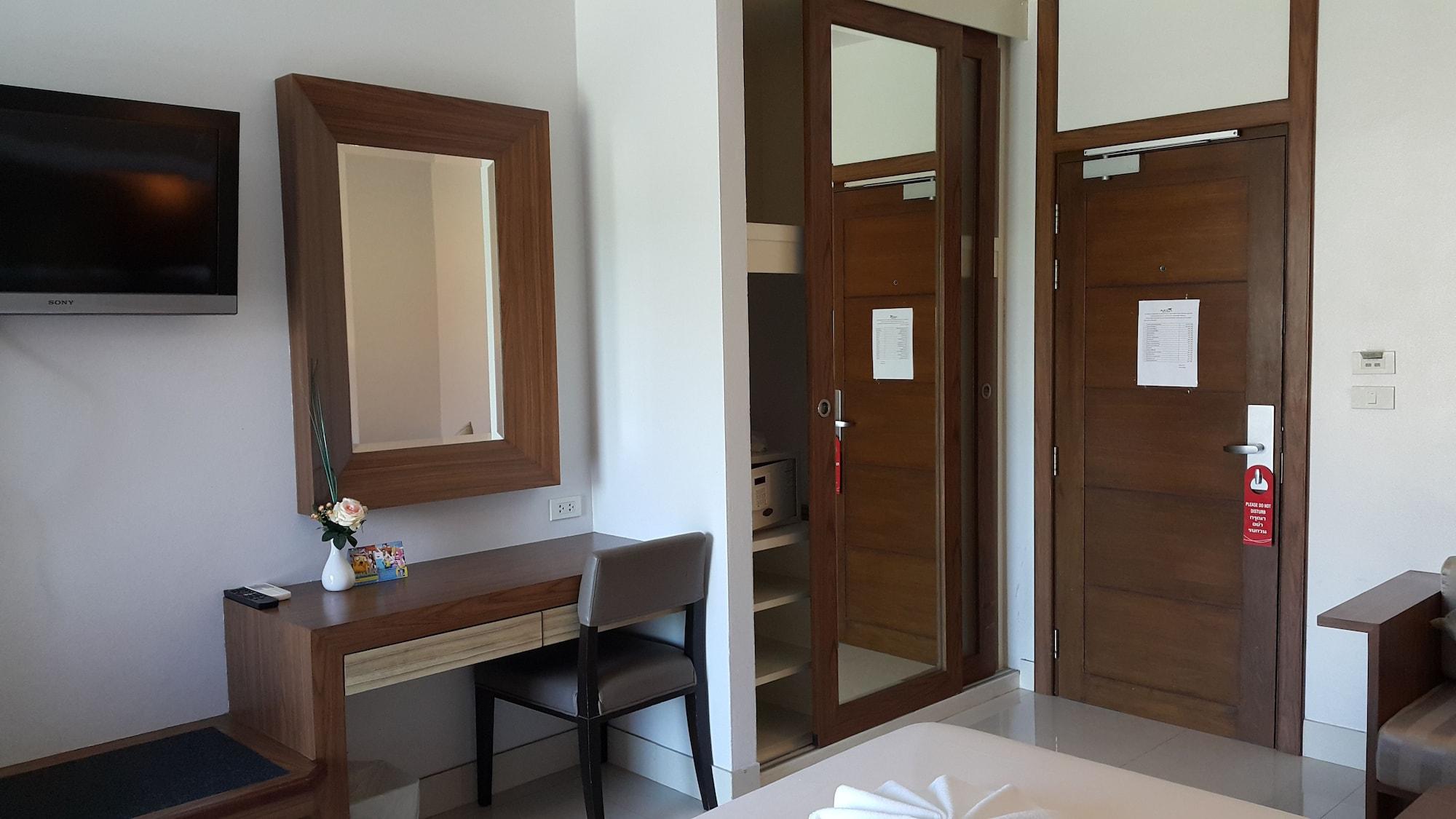 April Hotel 3*