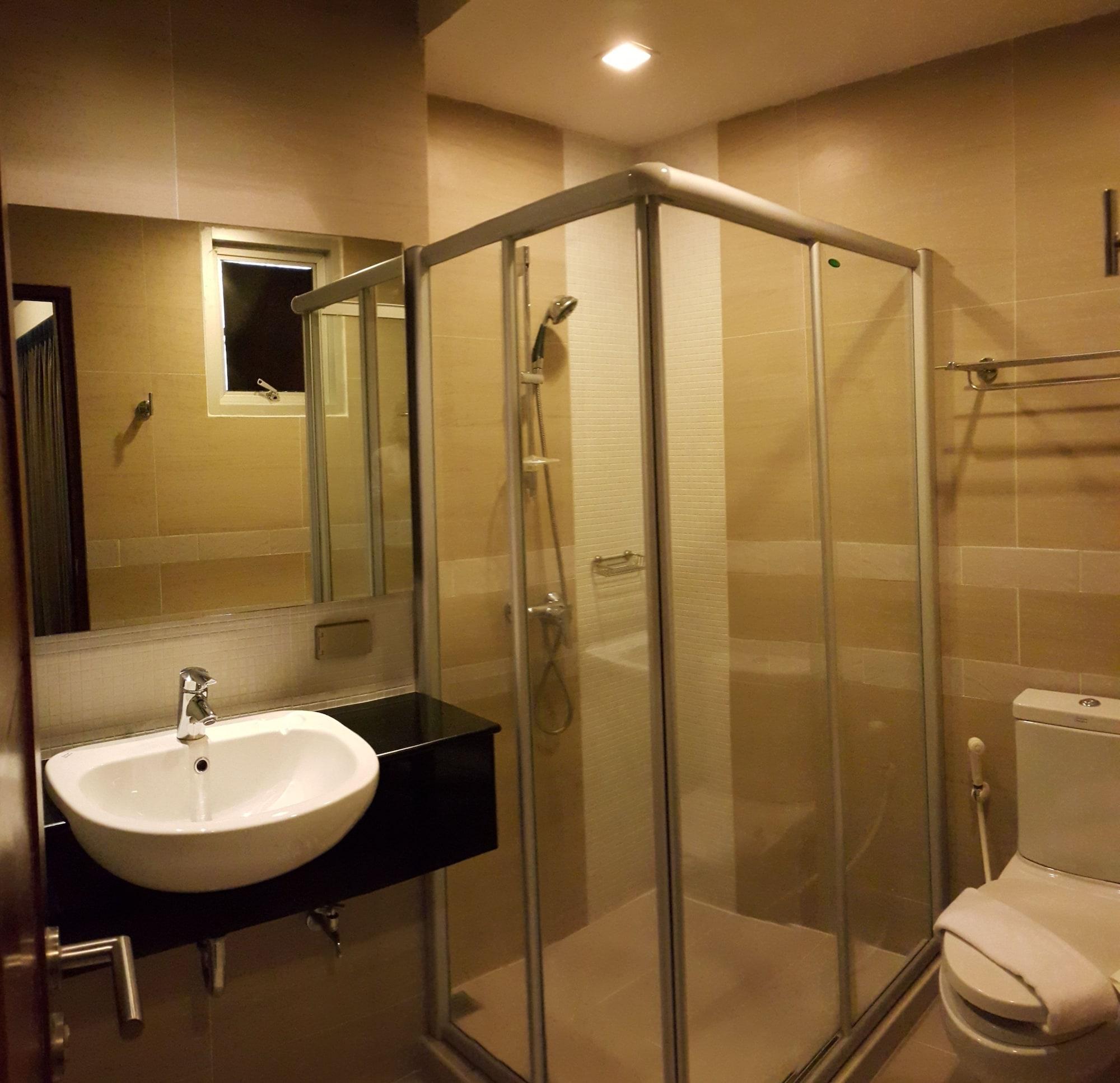 April Hotel 3*