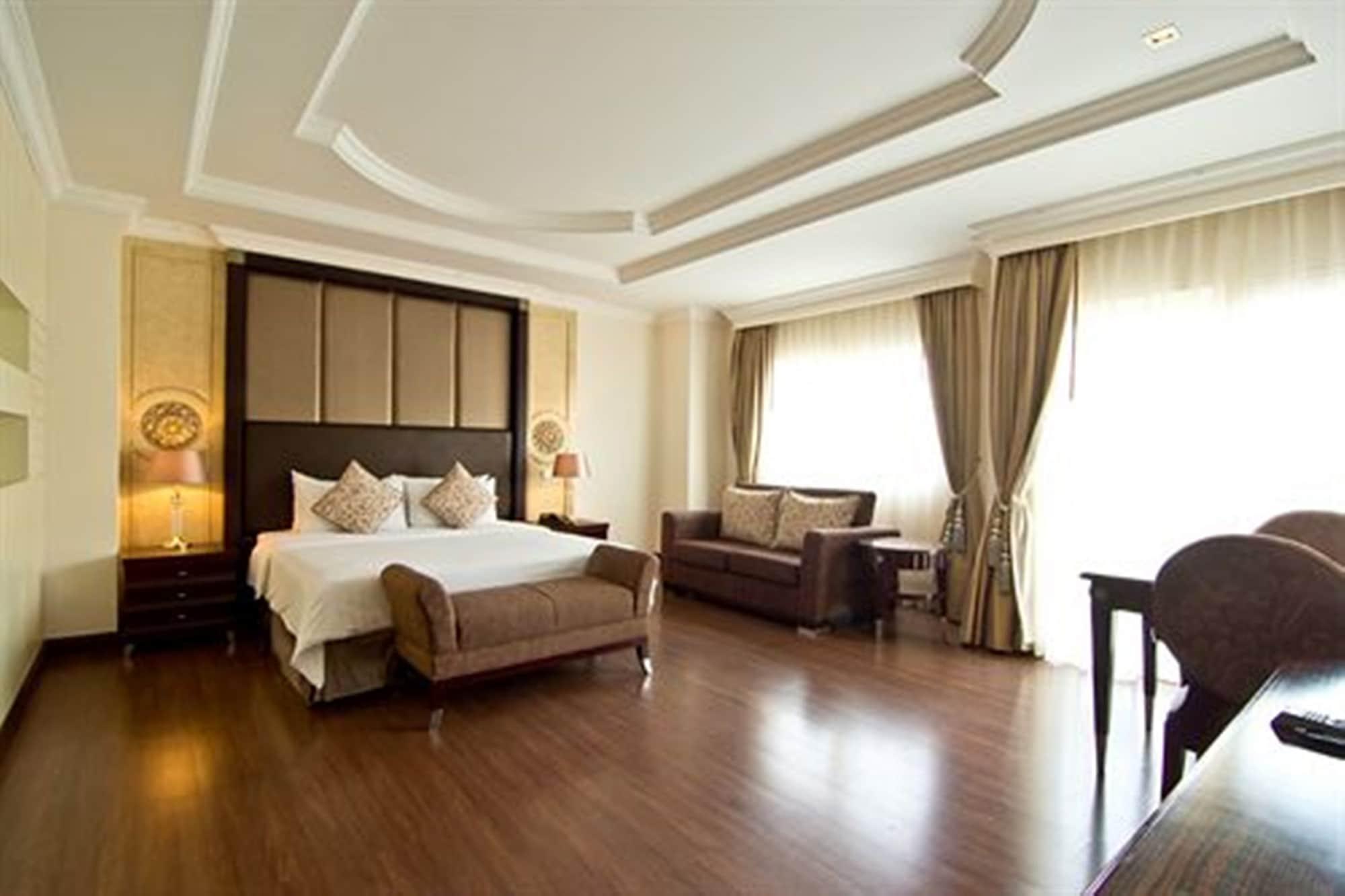 Lk Hotel 3*