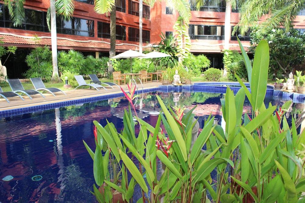 Nova Park Hotel 4*
