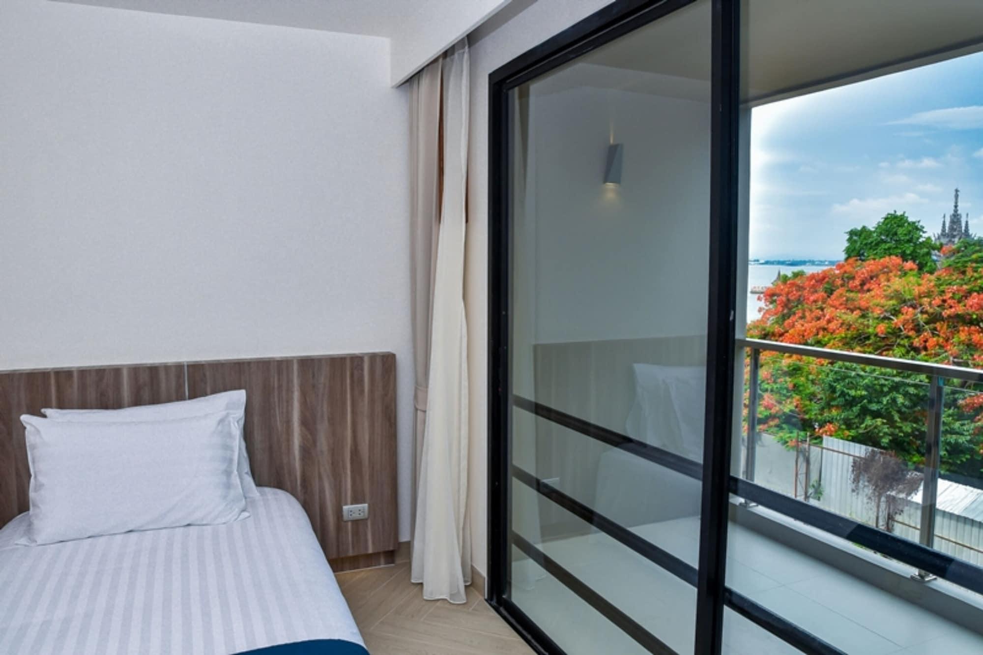 Hotel Golden Tulip Beachfront 5*