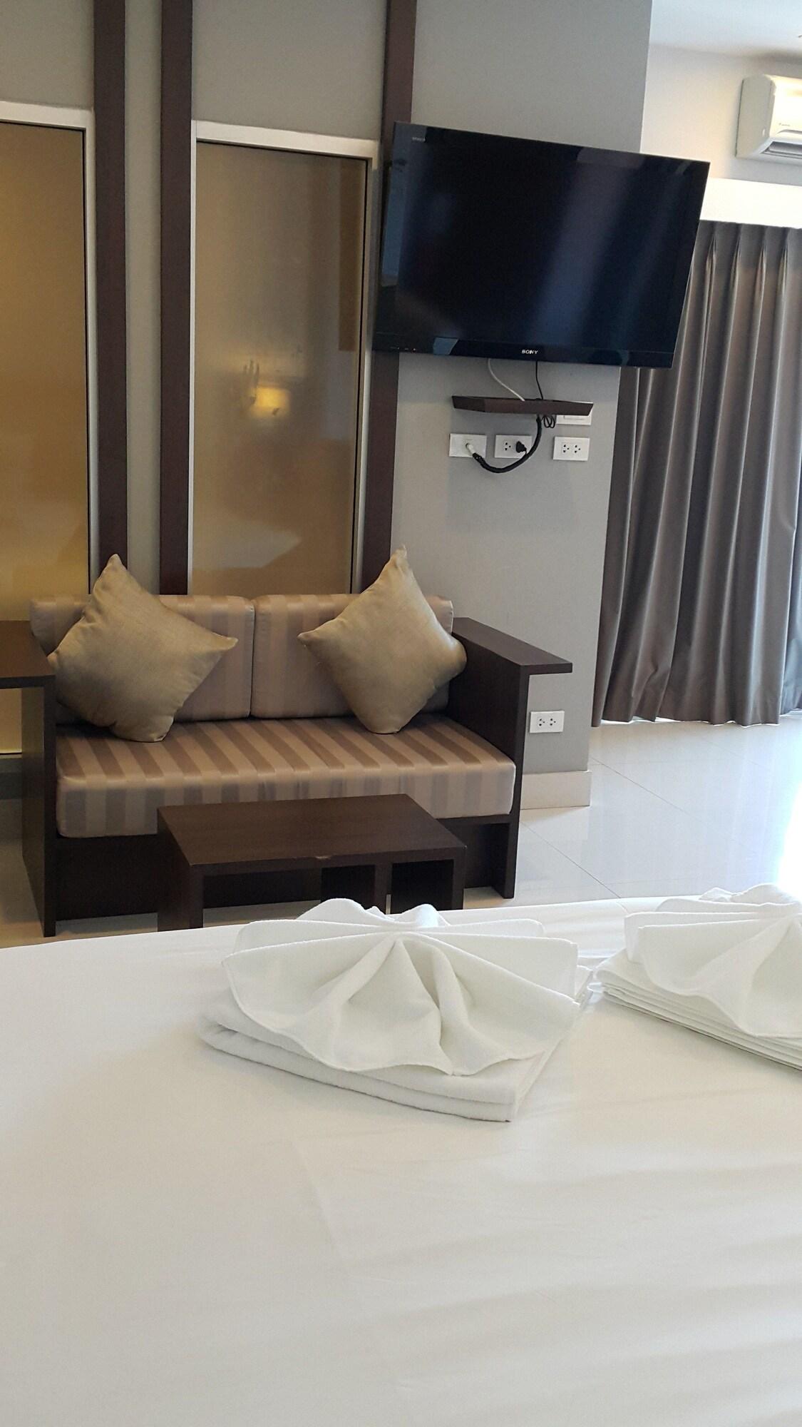 Hotel April 3*