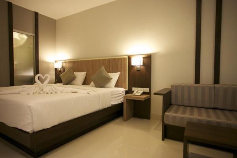 April Hotel 3*