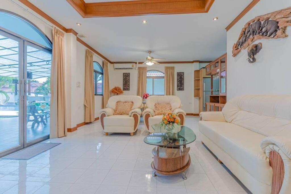 Villa 3-2br Huge Pool, Bbq, 300m-beach, 5 Mins To Walking Street Pattaya