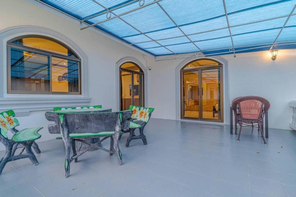 3-2br Huge Pool, Bbq, 300m-beach, 5 Mins To Walking Street Pattaya
