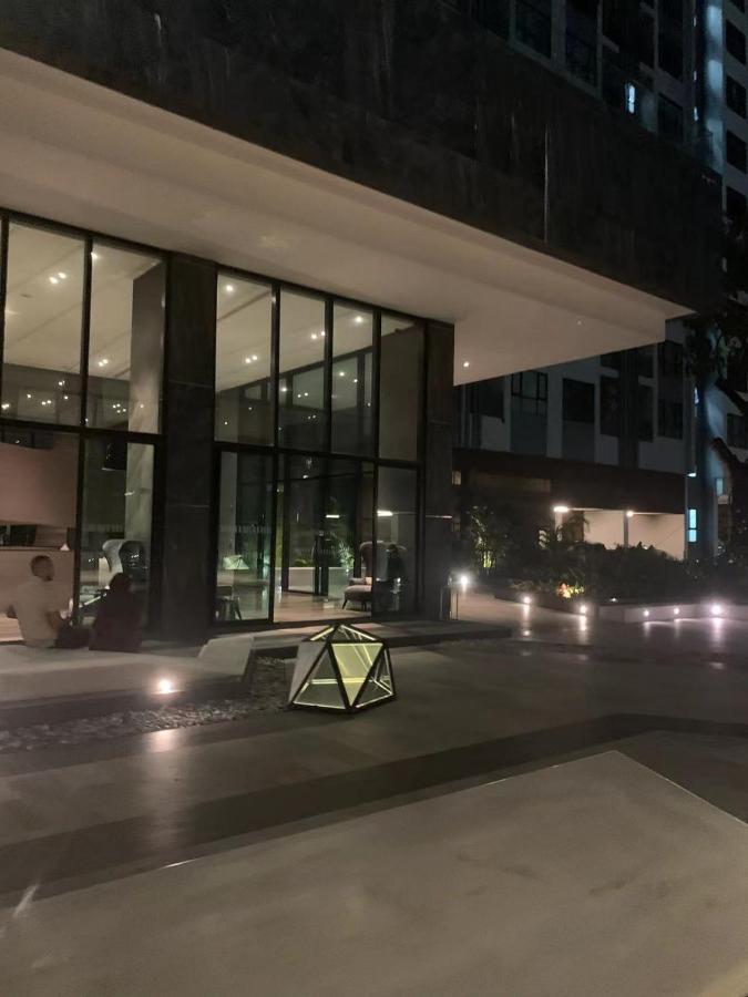 泰国芭提雅thebase无边游泳池公寓 * Pattaya