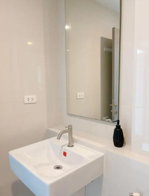 The Base Long Balcony King-bed With Infinity Pool & Free Netflix Pattaya