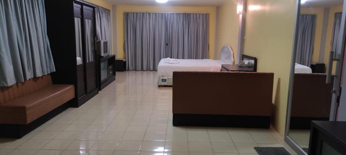 Silver Spoon Restaurant & Bar Hotel *