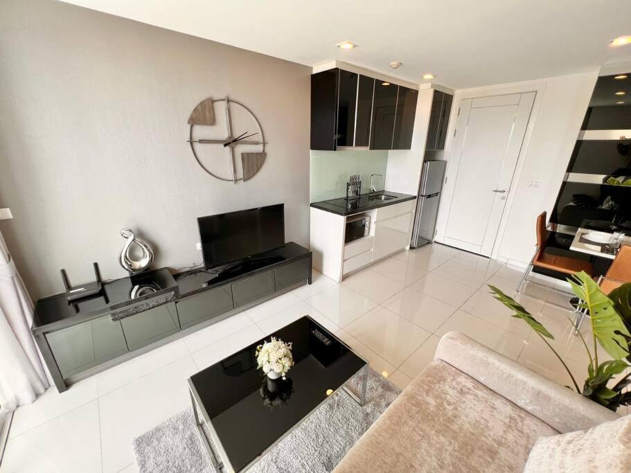 Bay View 1 Bed In Vision Apartment *