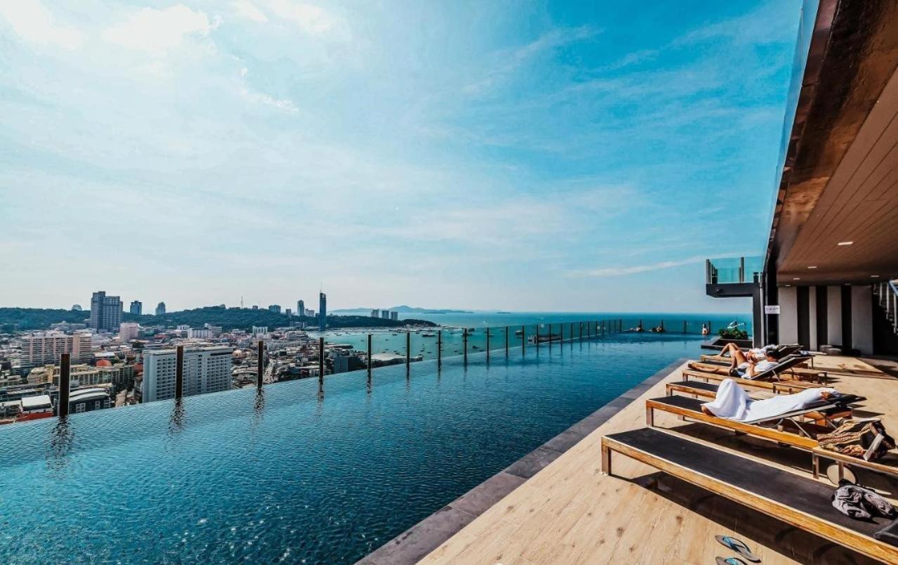 - Infinity Pool View Apartment Pattaya