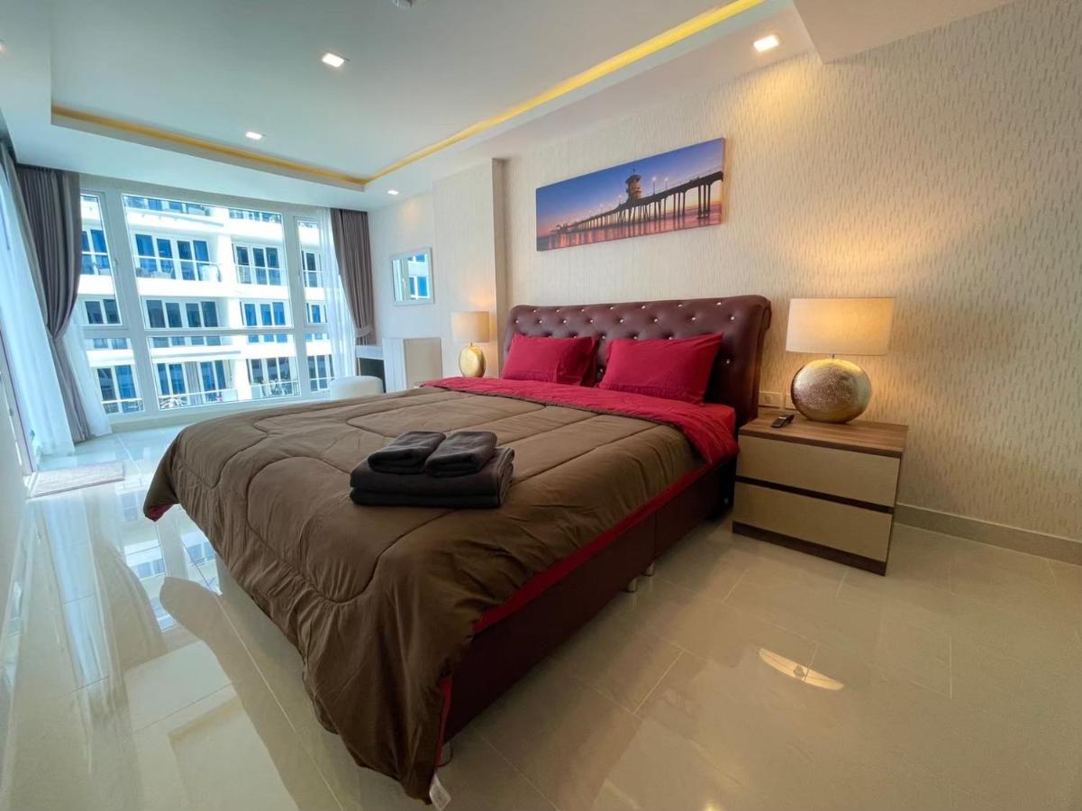 Large Deluxe 5 Grand Avenue