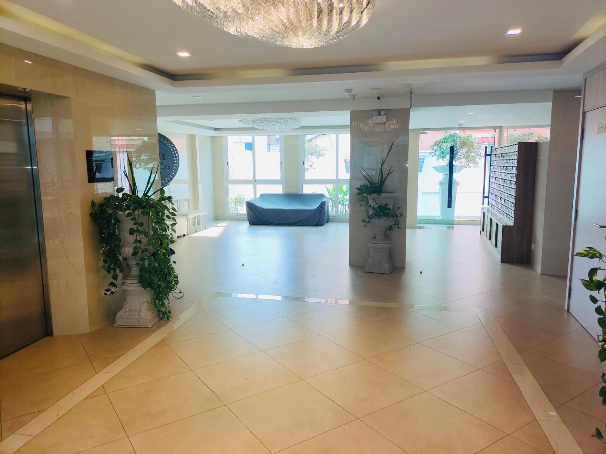 Center Luxurious Garden 2 *