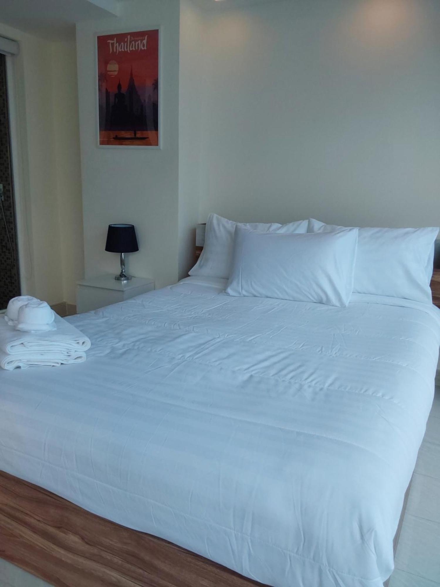 Grand Avenue, 2 Bed-/ 2 Bathroom, 70 Sqm, Pool View Pattaya