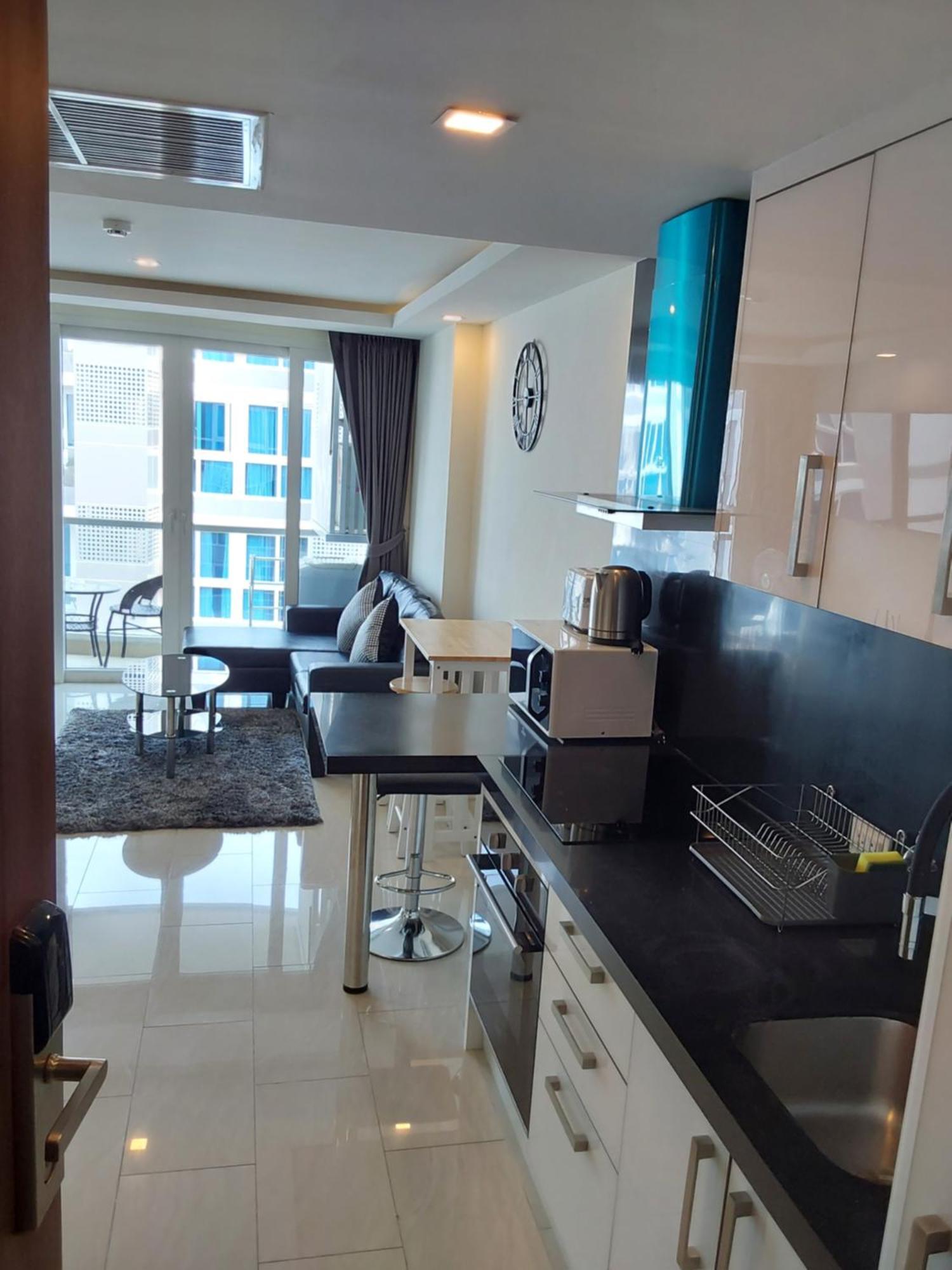 Apartment Grand Avenue, 2 Bed-/ 2 Bathroom, 70 Sqm, Pool View Pattaya