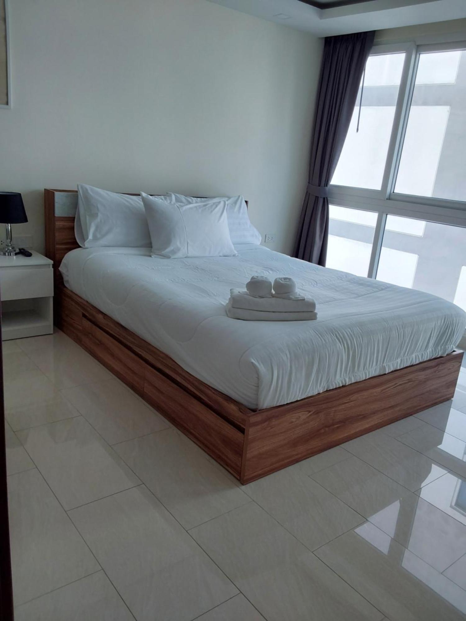 Grand Avenue, 2 Bed-/ 2 Bathroom, 70 Sqm, Pool View * Pattaya