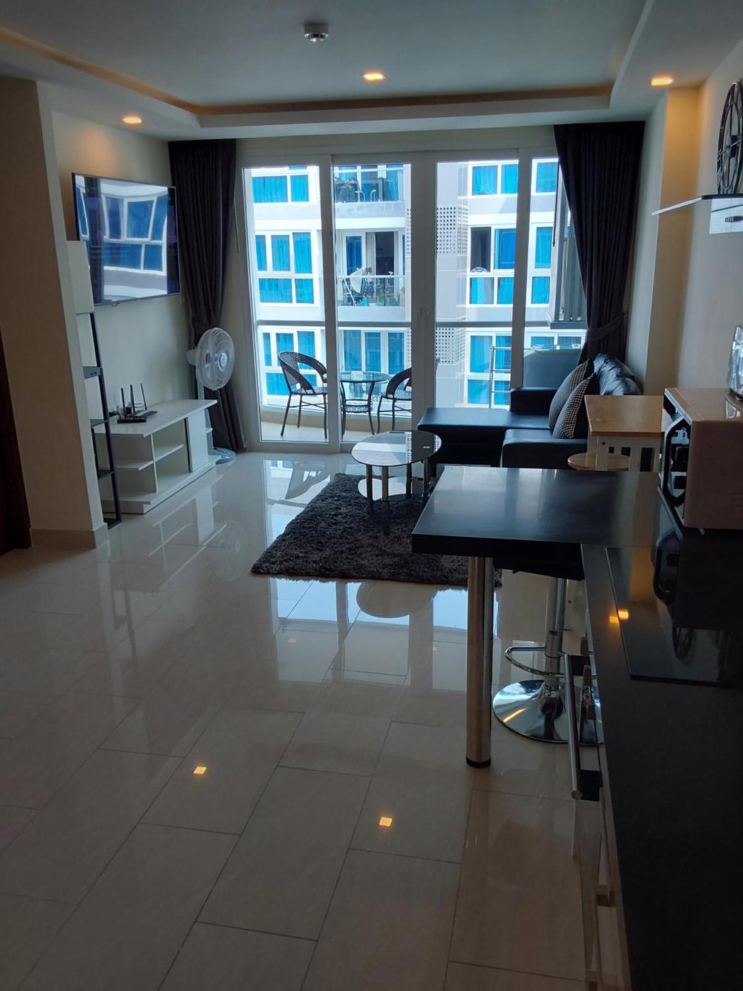 Grand Avenue, 2 Bed-/ 2 Bathroom, 70 Sqm, Pool View Pattaya
