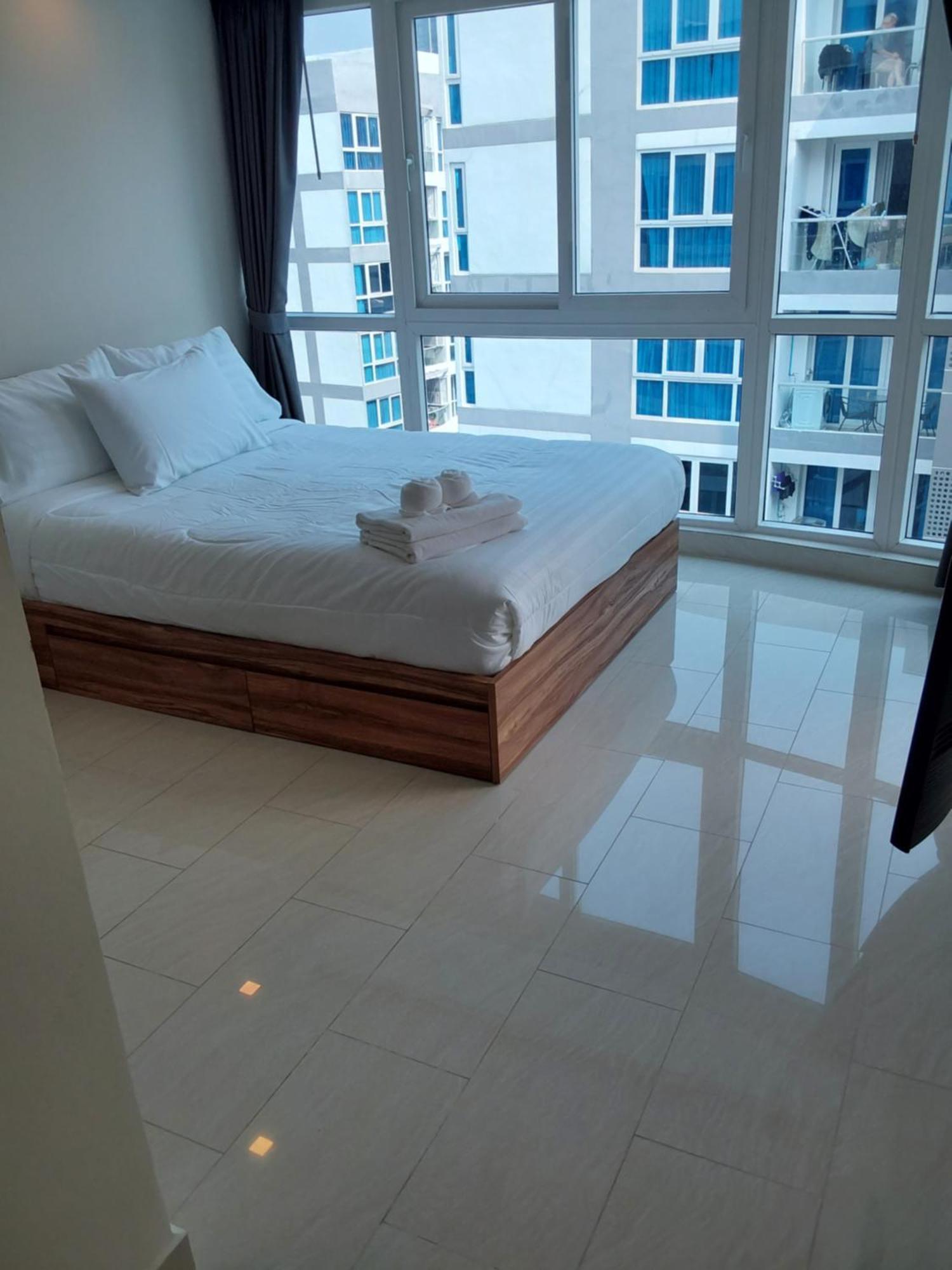 Apartment Grand Avenue, 2 Bed-/ 2 Bathroom, 70 Sqm, Pool View *