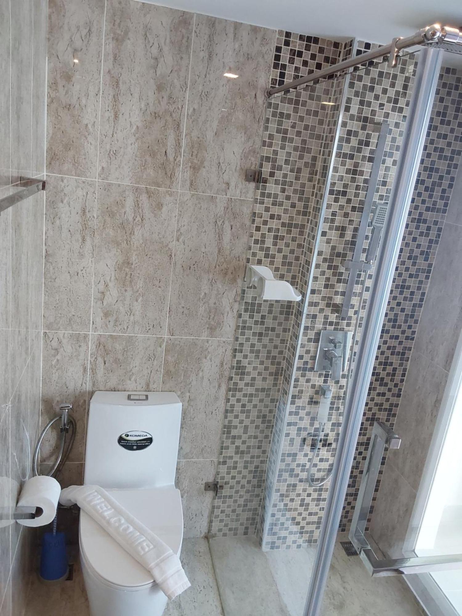 Grand Avenue, 2 Bed-/ 2 Bathroom, 70 Sqm, Pool View * Pattaya